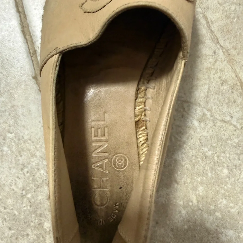 Chanel Genuine Lambskin‎ Leather Logo Slip On Espadrilles Shoes Beige Size 35